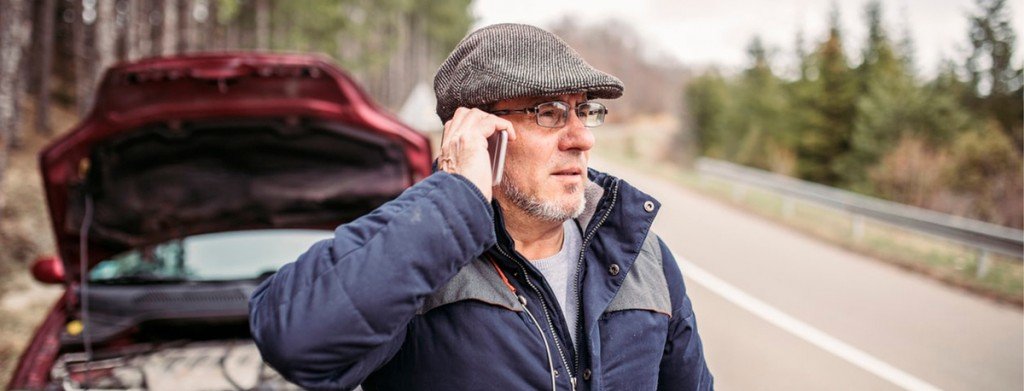 person-on-the-phone-with-broken-down-car